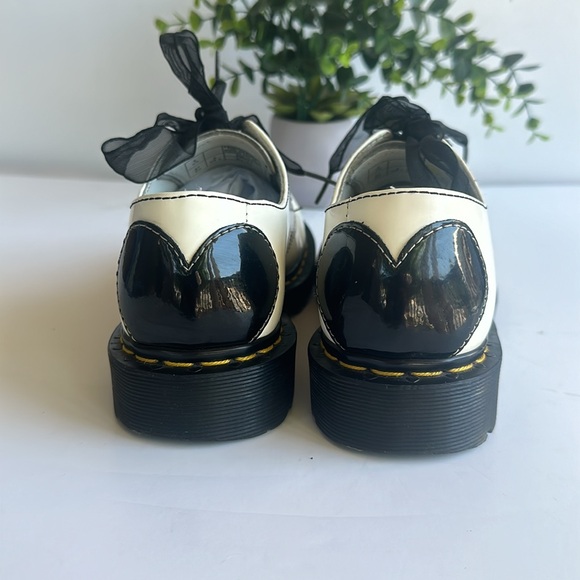 Dr. Martens White 1461 Hearts Smooth & Patent Leather Oxford Shoes Sz- - Picture 3 of 13